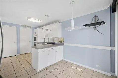 137 Avon Road Northbrook IL 60062