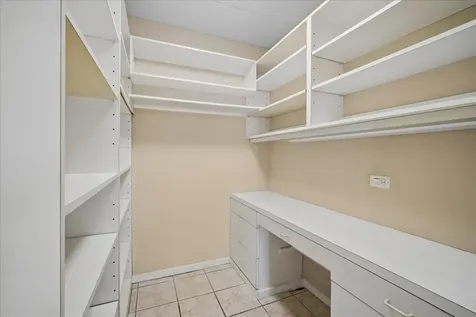137 Avon Road Northbrook IL 60062
