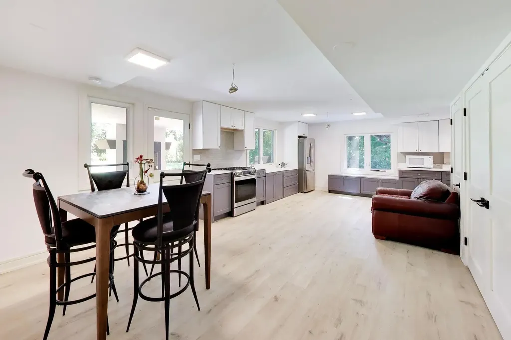 35 Windsor Drive Oak Brook IL 60523