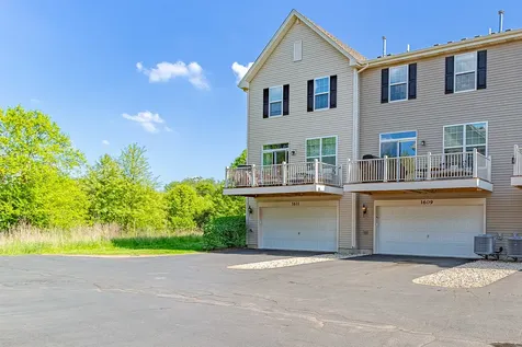 1609 Deer Pointe Drive South Elgin IL 60177