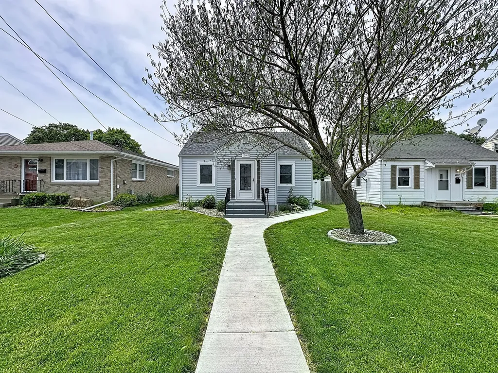 1841 32ND Street Moline IL 61265