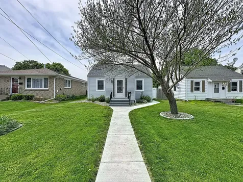 1841 32ND Street Moline IL 61265