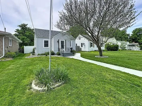 1841 32ND Street Moline IL 61265