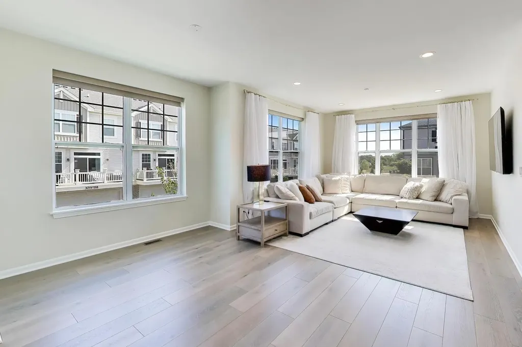 3S400 Wheeler Circle Warrenville IL 60563