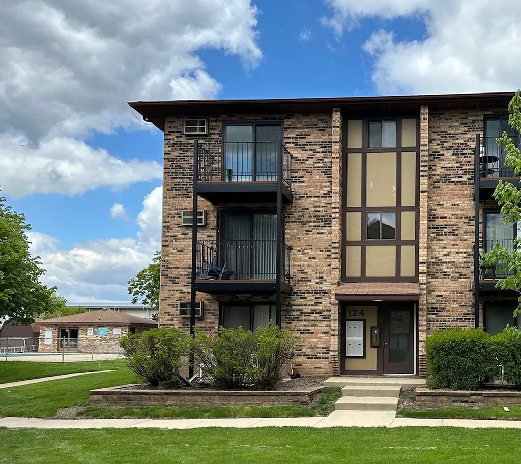 124 Klein Creek Court Carol Stream IL 60188