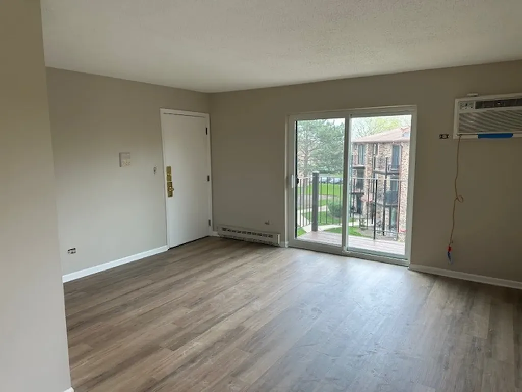 124 Klein Creek Court Carol Stream IL 60188