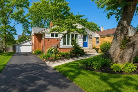 882 Hillside Avenue Glen Ellyn IL 60137