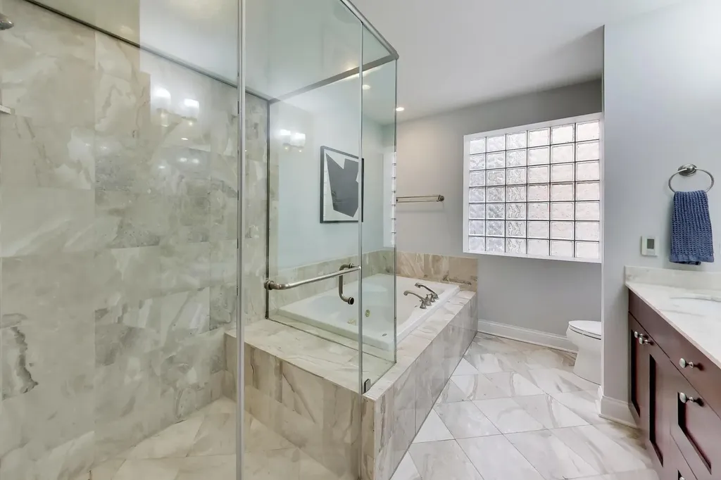 844 West Roscoe Street Chicago IL 60657