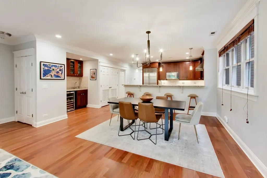 844 West Roscoe Street Chicago IL 60657