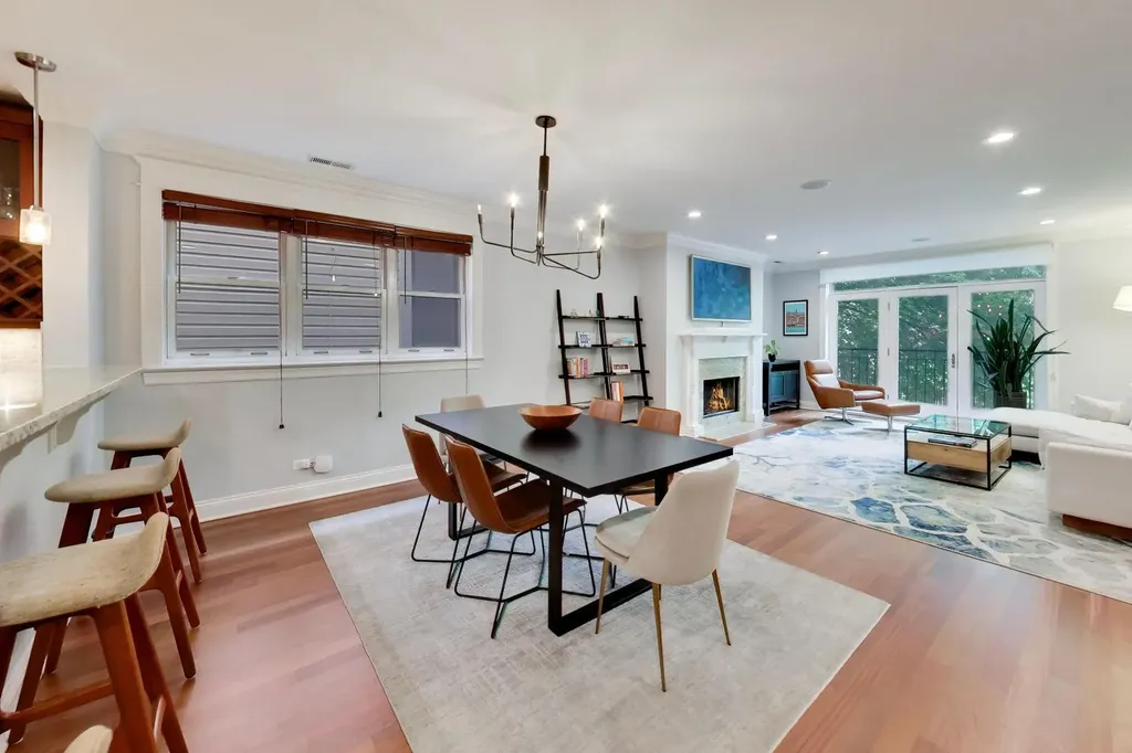 844 West Roscoe Street Chicago IL 60657