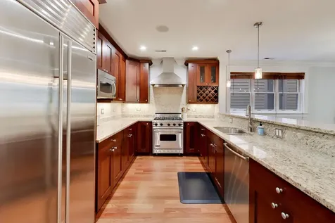 844 West Roscoe Street Chicago IL 60657