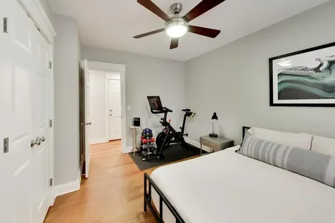 844 West Roscoe Street Chicago IL 60657