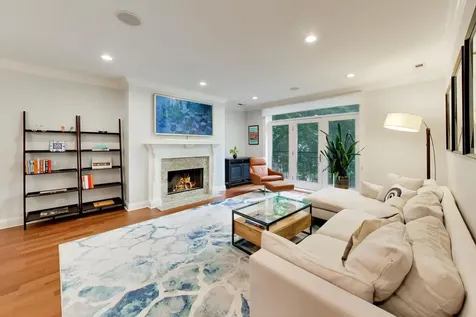 844 West Roscoe Street Chicago IL 60657