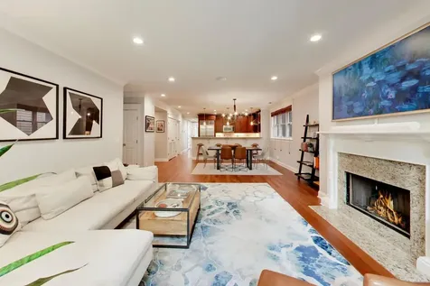 844 West Roscoe Street Chicago IL 60657