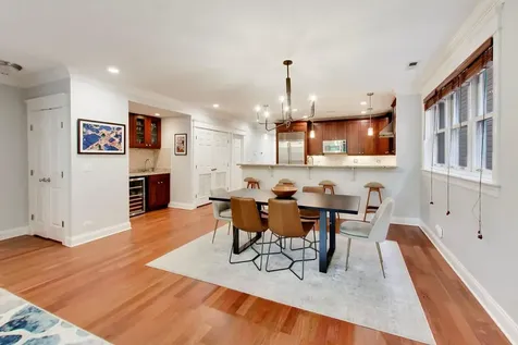 844 West Roscoe Street Chicago IL 60657