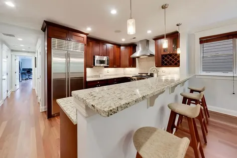 844 West Roscoe Street Chicago IL 60657