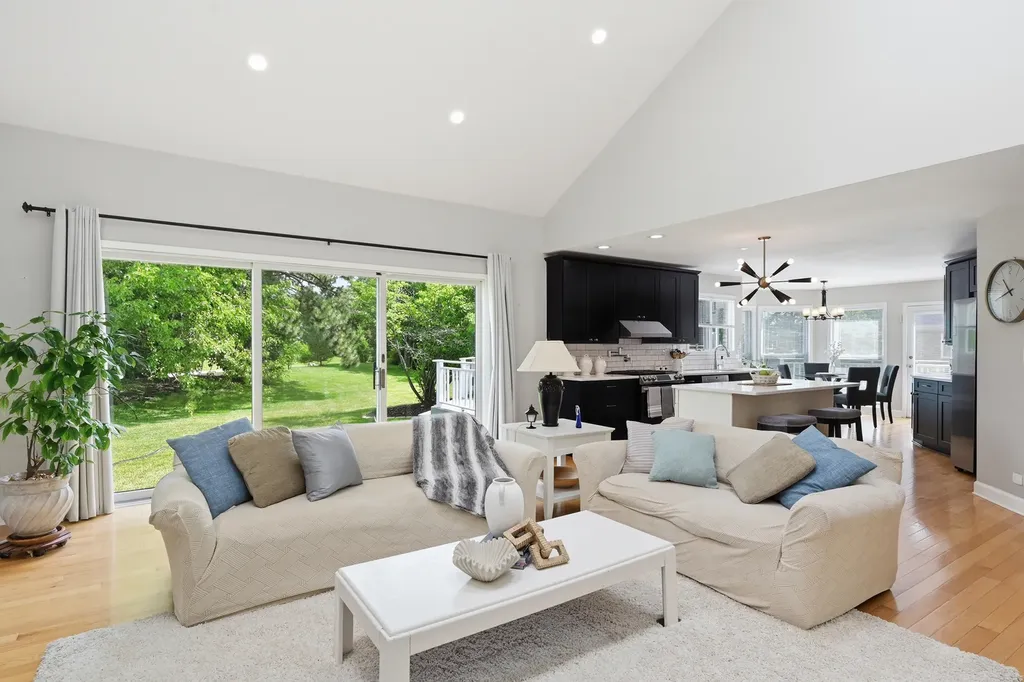1500 Pine View Court Darien IL 60561