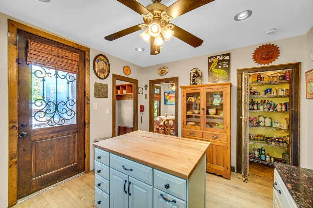 9553 South Hamilton Avenue Chicago IL 60643