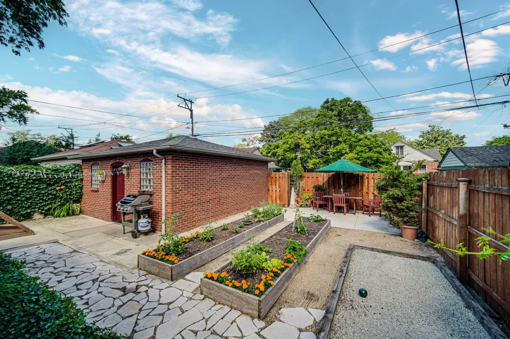 9553 South Hamilton Avenue Chicago IL 60643