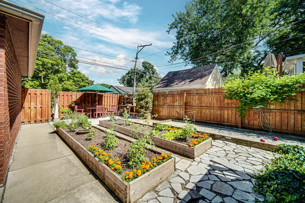 9553 South Hamilton Avenue Chicago IL 60643