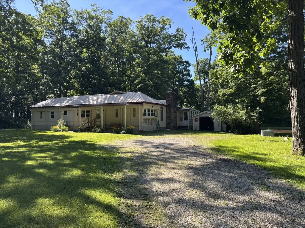 4248 Church Road Salem IL 62881