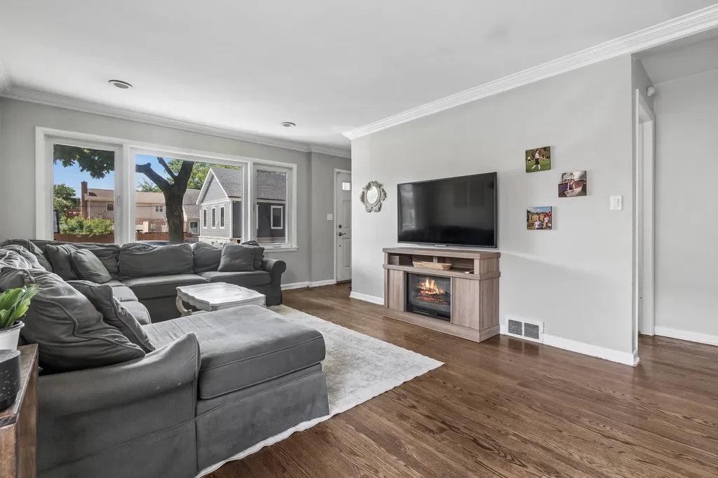 7738 West Clarence Avenue Chicago IL 60631
