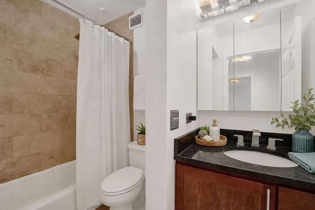 222 East Pearson Street Chicago IL 60611