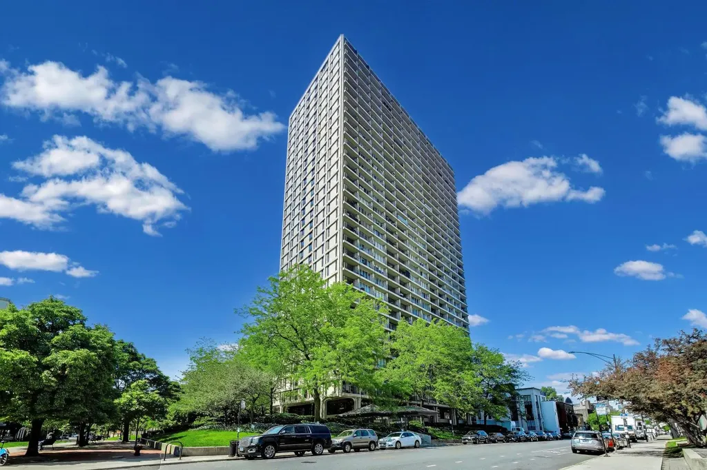 1960 North Lincoln Park West Chicago IL 60614