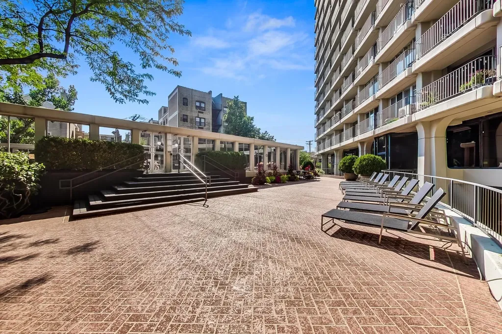 1960 North Lincoln Park West Chicago IL 60614