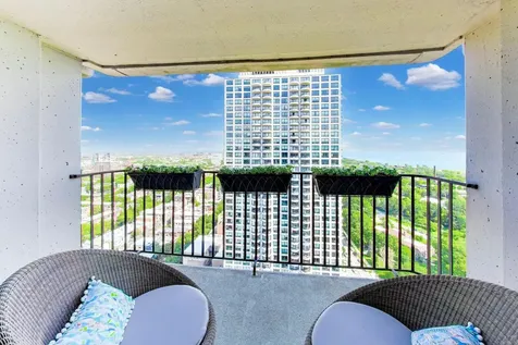 1960 North Lincoln Park West Chicago IL 60614