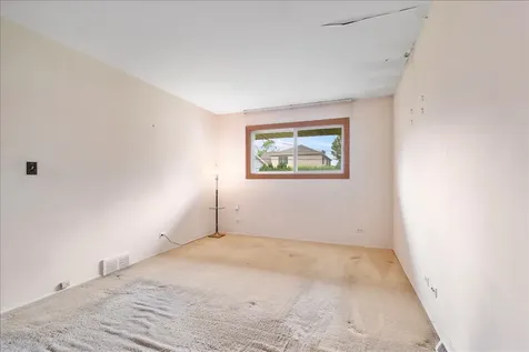 536 Farthing Lane Des Plaines IL 60016