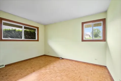 536 Farthing Lane Des Plaines IL 60016