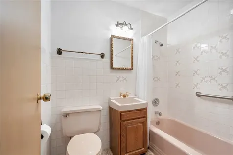 536 Farthing Lane Des Plaines IL 60016