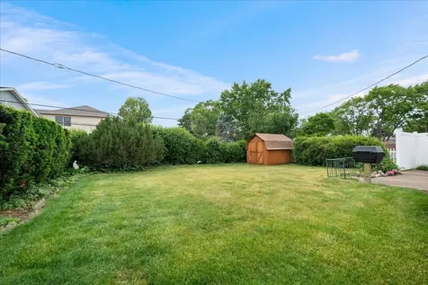 536 Farthing Lane Des Plaines IL 60016