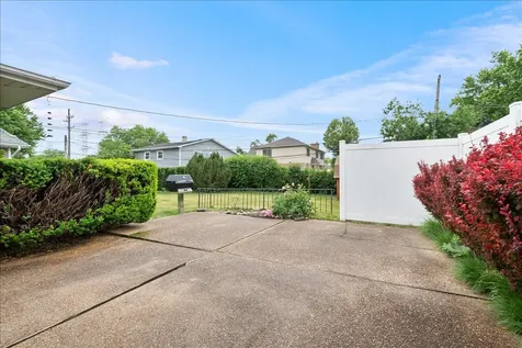 536 Farthing Lane Des Plaines IL 60016