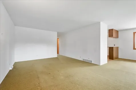 536 Farthing Lane Des Plaines IL 60016