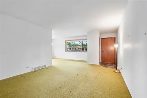 536 Farthing Lane Des Plaines IL 60016