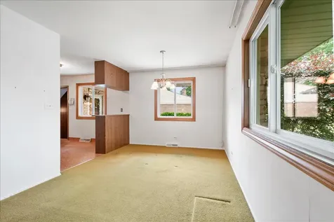 536 Farthing Lane Des Plaines IL 60016