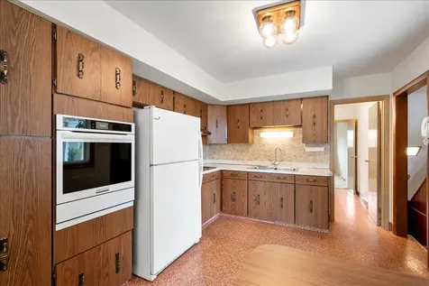 536 Farthing Lane Des Plaines IL 60016