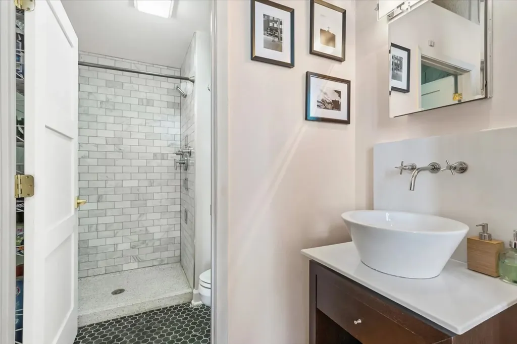 1800 West Roscoe Street Chicago IL 60657