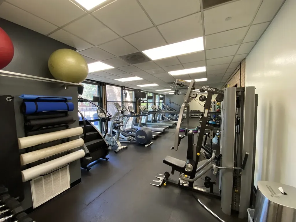 1800 West Roscoe Street Chicago IL 60657