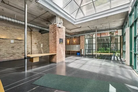 1800 West Roscoe Street Chicago IL 60657