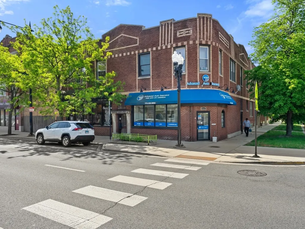 3951 North St Louis Avenue Chicago IL 60618