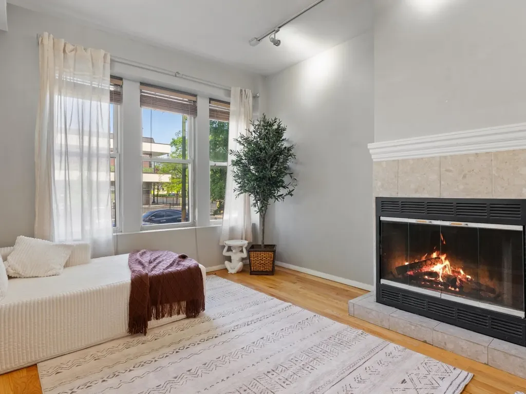 3951 North St Louis Avenue Chicago IL 60618