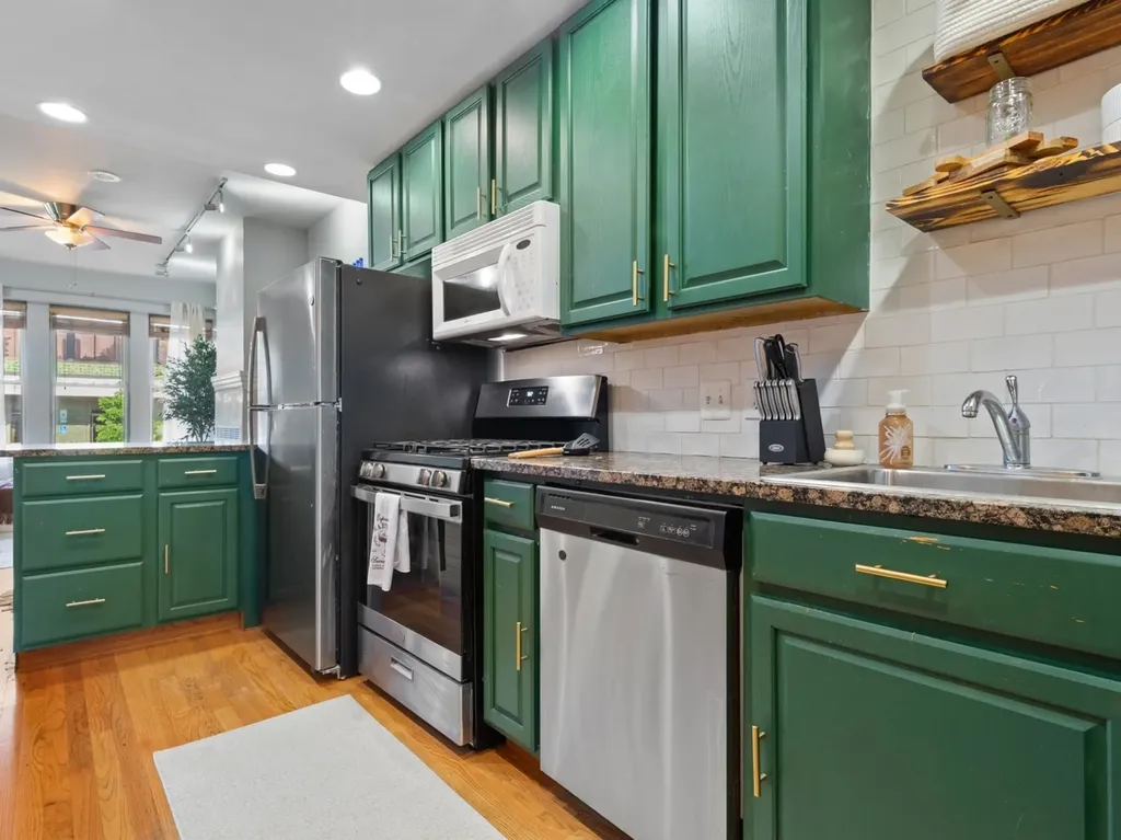 3951 North St Louis Avenue Chicago IL 60618