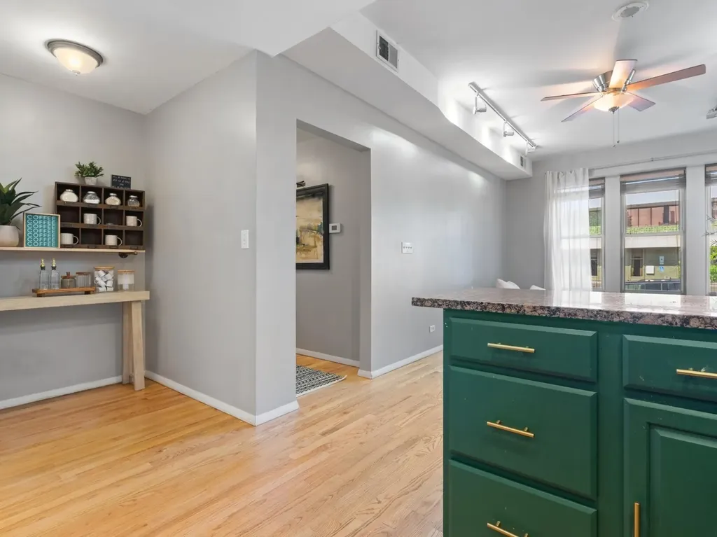 3951 North St Louis Avenue Chicago IL 60618