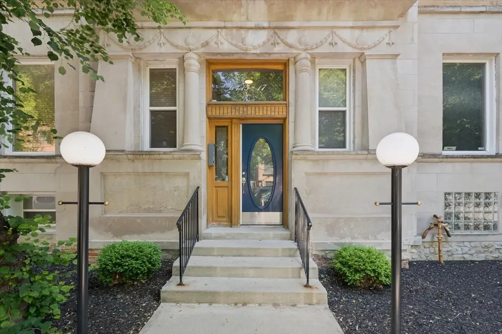 6417 South Minerva Avenue Chicago IL 60637