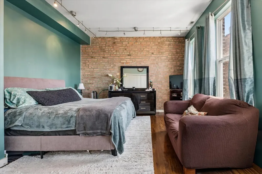 6417 South Minerva Avenue Chicago IL 60637