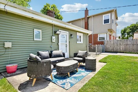 728 North Kennicott Avenue Arlington Heights IL 60004
