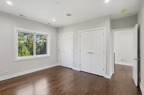 1744 Walnut Circle Northbrook IL 60062
